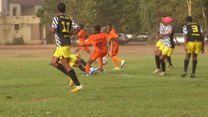 Ligue 1 féminine de football : l’AS Mandé et l’AS Police sont officiellement qualifiées le carré d’as. 